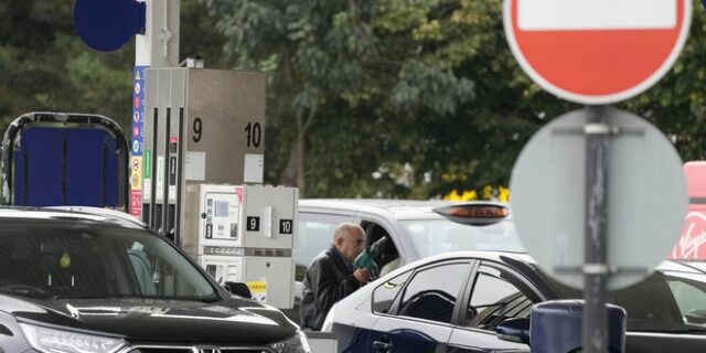 Βρετανία: Σε ετοιμότητα ο στρατός για διευκόλυνση στη διανομή καυσίμων