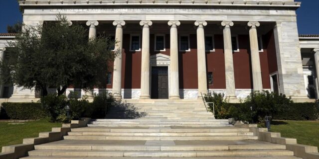 Τέσσερις νύχτες κλασικής μουσικής, μια βιβλιοθήκη