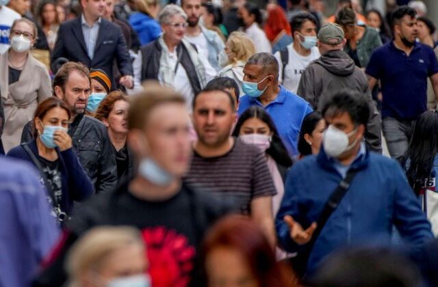 Γερμανία: Προς κατάργηση της μετ’ αποδοχών άδειας για την καραντίνα ανεμβολίαστων