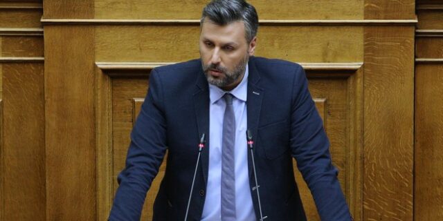 “Λάθος η ανάρτηση του Καλλιάνου” λέει η ΝΔ χωρίς να τον διαγράφει
