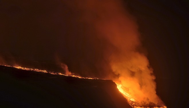 Λα Πάλμα: Στην θάλασσα έφτασε η λάβα από το ηφαίστειο – Φόβοι για τοξικά αέρια
