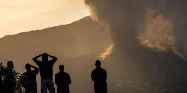 Λα Πάλμα: Ποτάμια λάβας ρέουν από το ηφαίστειο