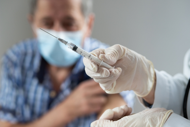 Παπαευαγγέλου: Δυσοίωνος ο στάσιμος εμβολιασμός στις ηλικίες άνω των 65 ετών