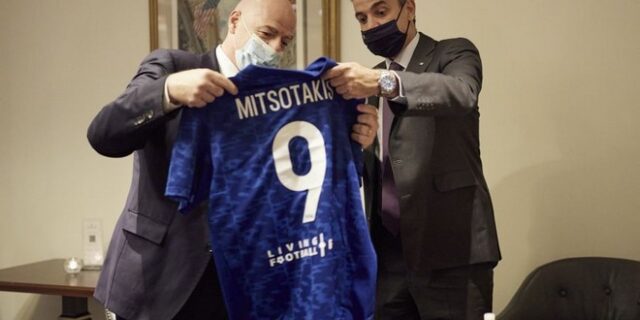 Οι επαφές Μητσοτάκη στον ΟΗΕ και η φανέλα από τον Ινφαντίνο