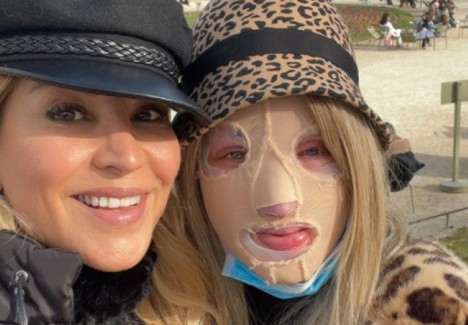 Ιωάννα Παλιοσπύρου: Η Αννίτα Ναθαναήλ συγκινεί για την πρώτη φορά που την είδε χωρίς μάσκα