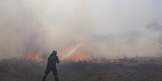 Φωτιά στην Ίο