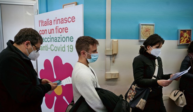 Ιταλία: Αύξηση εμβολιασμών, λόγω υποχρεωτικού “πράσινου πάσου” εργαζομένων
