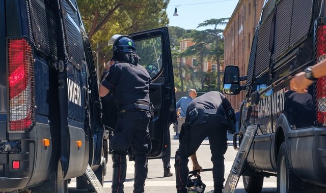 Έφοδοι κατά αντιεμβολιαστών σε σειρά ιταλικών πόλεων