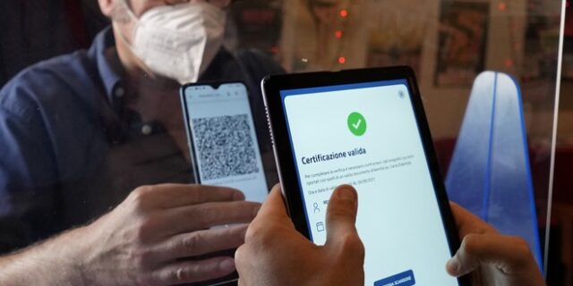 Ιταλία: Υποχρεωτικό το πιστοποιητικό εμβολιασμού για 23 εκατ. εργαζόμενους