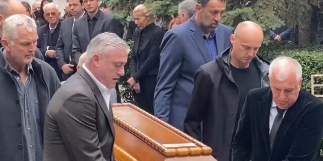 Ντούσαν Ίβκοβιτς: Συγκλονιστικές στιγμές στην κηδεία που “ένωσε” τη Γιουγκοσλαβία