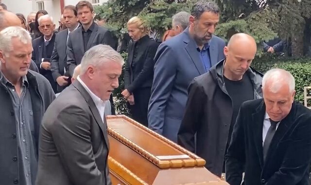Ντούσαν Ίβκοβιτς: Συγκλονιστικές στιγμές στην κηδεία που “ένωσε” τη Γιουγκοσλαβία