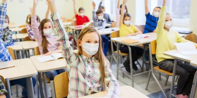 “Συναγερμός” στις ΗΠΑ: 252.000 παιδιά νόσησαν μετά το 1ο κουδούνι