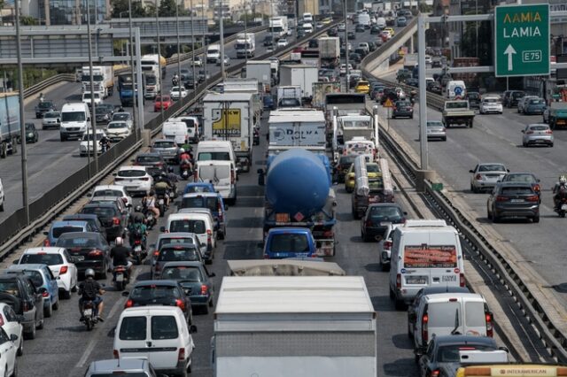Κίνηση στους δρόμους: “Πηγμένος” ο Κηφισός, κυκλοφοριακές ρυθμίσεις λόγω Πολυτεχνείου – LIVE Χάρτης