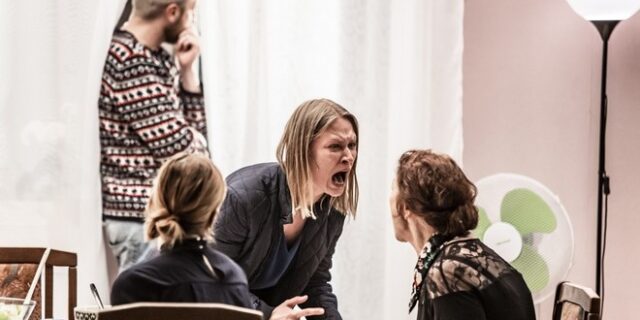 Είδαμε τα θεατρικά “Κομμάτια μιας γυναίκας” του Μούντρουτσο στο Φεστιβάλ Αθηνών