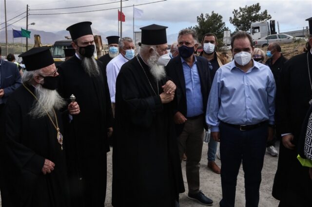 Αρκαλοχώρι: Δίπλα στους σεισμόπληκτους ο Αρχιεπίσκοπος  με την  “ΑΠΟΣΤΟΛΗ”