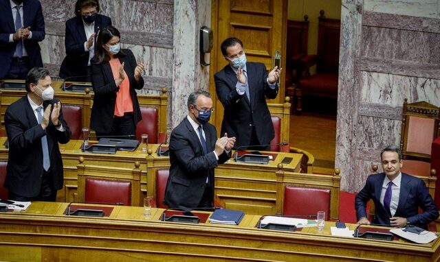 Πολίτες μόνοι απέναντι στην ακρίβεια