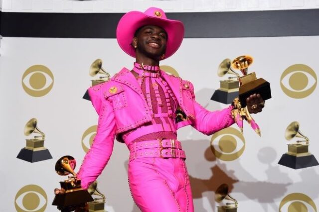 Lil Nas X: Ποζάρει “έγκυος” και ανακοινώνει την ημερομηνία κυκλοφορίας του νέου άλμπουμ