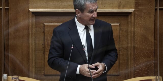 Διαφοροποίηση Λοβέρδου από το ΚΙΝΑΛ για τους ανεμβολίαστους υγειονομικούς