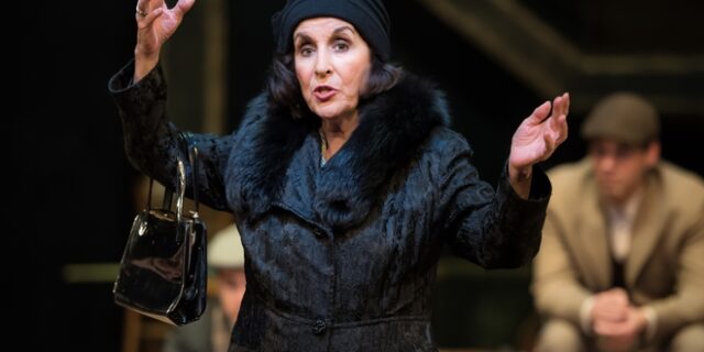 Η Νένα Μεντή “ξαναβυθίζεται” στον αντιφατικό κόσμο της Μαρίκας Κοτοπούλη