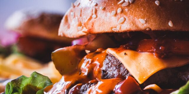 Όλα όσα περιμένουμε να δούμε στο φετινό Burger Fest