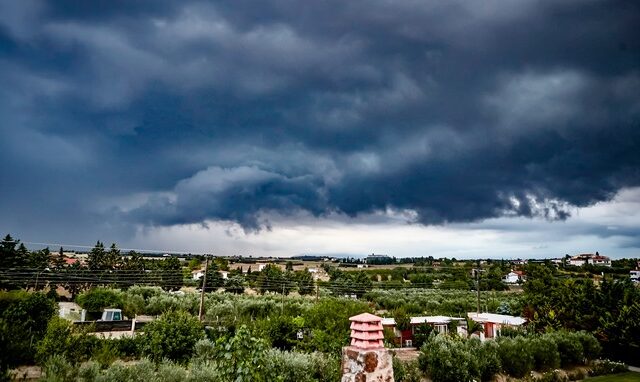 Καιρός: Πτώση της θερμοκρασίας με πολλές βροχές