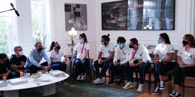 Συνάντηση Μητσοτάκη με την ελληνική αποστολή στους Παραολυμπιακούς του Τόκιο