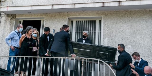 Μίκης Θεοδωράκης: Κανονικά το λαϊκό προσκύνημα