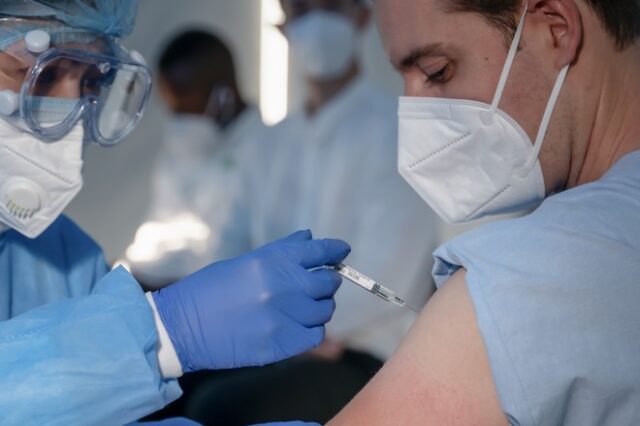 ΠΙΣ: Να δοθεί άμεσα δυνατότητα για 3η δόση εμβολίου στους υγειονομικούς
