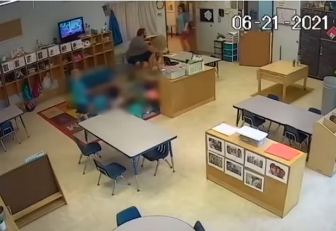 ΗΠΑ: Δάσκαλος σπρώχνει με βία 4χρονο κοριτσάκι και το αφήνει να κλαίει στο πάτωμα