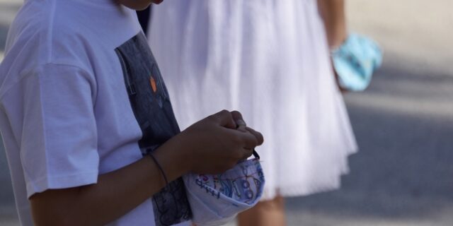 Σέρρες: Γονείς αρνητές δεν αφήνουν τα παιδιά τους να πάνε σχολείο – Θεωρούν παράνομα τα self test