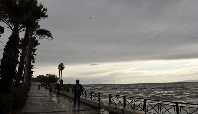 Καιρός: Τοπικές βροχές – Σχεδόν κανονικές θερμοκρασίες