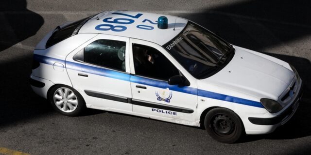 Ηλεία: Άνδρας συνελήφθη για ενδοοικογενειακή βία και “το έσκασε” με τις χειροπέδες