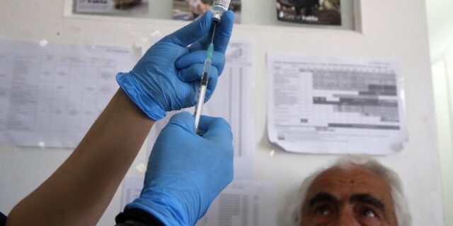 Εμβόλιο κορονοϊού: Σκεπτικισμός για τρίτη δόση στον γενικό πληθυσμό