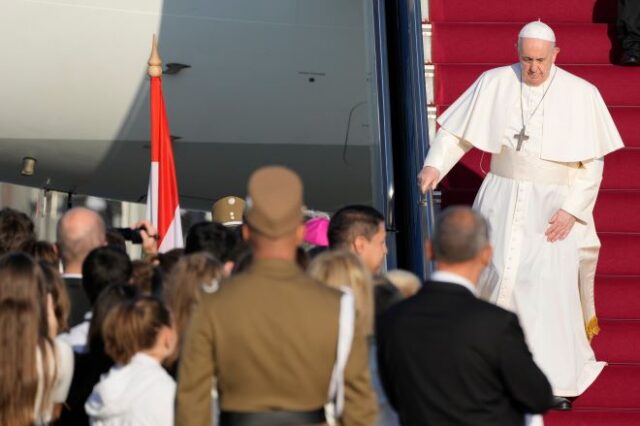 Ουγγαρία: Ο πάπας Φραγκίσκος καλεί τους χριστιανούς να είναι “σταθεροί και ανοιχτοί” προς τους συνανθρώπους τους