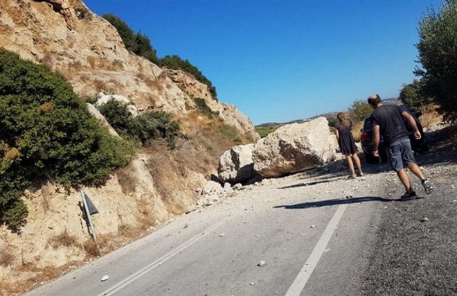 Σεισμός στην Κρήτη: Κατολίσθηση βράχου – Οδηγός γλίτωσε από τύχη