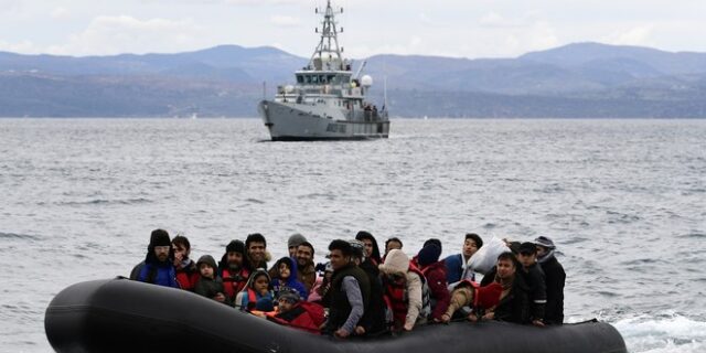 Φολέγανδρος: Ναυάγιο για πλαστικό σκάφος που μετέφερε μετανάστες – Δεκάδες αγνοούνται