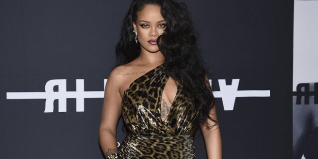 Η Rihanna αποσύρει την αγωγή εναντίον του πατέρα της