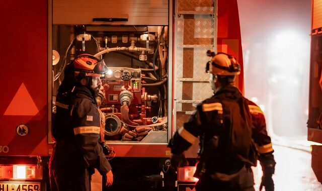 Φωτιά στη δομή προσφύγων στο Βαθύ Σάμου -Τέθηκε υπό έλεγχο