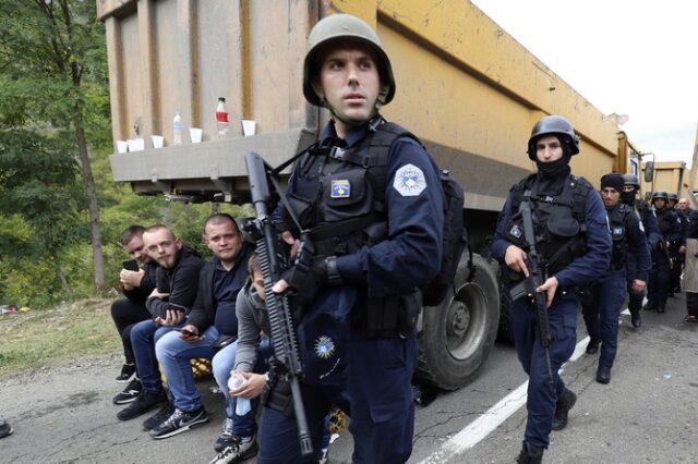 Σερβία-Κόσοβο: Σκηνικό έντασης στο βόρειο Κόσοβο με οδοφράγματα και ισχυρές αστυνομικές δυνάμεις