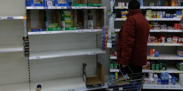 Βρετανία: Άδεια ράφια και ελλείψεις προϊόντων και στα σούπερ μάρκετ