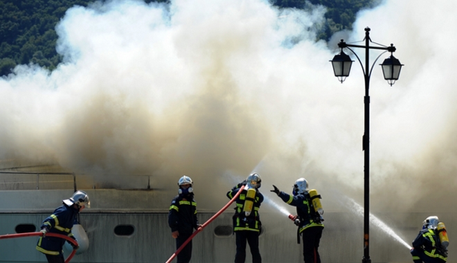 Κάρυστος: Στο νοσοκομείο 4 άτομα μετά απο φωτιά στο σκάφος τους