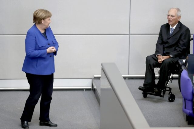 Γερμανία: Πυρά Σόιμπλε κατά Μέρκελ – Γιατί την κατηγορεί
