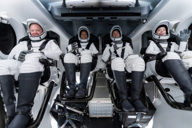 SpaceX: Οι αστρο-τουρίστες συνομίλησαν με τον Τομ Κρουζ από το διάστημα