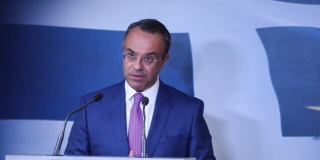 Υπ. Οικονομικών: “Φρένο” στην συζήτηση για παροχές – Από το 2023 νέα μόνιμα μέτρα