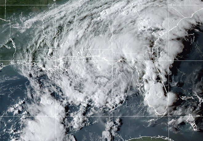 ΗΠΑ: Η τροπική καταιγίδα Μίντι έφθασε πάνω από το έδαφος στη Φλόριντα