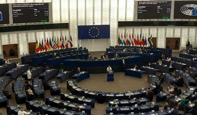 Ευρωκοινοβούλιο: “Καυτά” θέματα στην Ολομέλεια, αλλά τα “φώτα” στην Ούρσουλα
