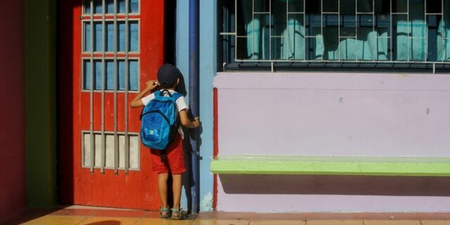 Θεσσαλονίκη: Νήπιο βρέθηκε μόνο του σε δρόμο – Συνελήφθη 55χρονη νηπιαγωγός