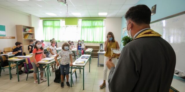 Παγώνη για άνοιγμα σχολείων: Μάσκα, αποστάσεις και ανοιχτά παράθυρα