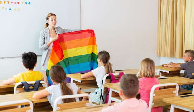 Σκωτία: Ενσωματώνει ΛΟΑΤΚΙ+ εκπαίδευση στα σχολεία