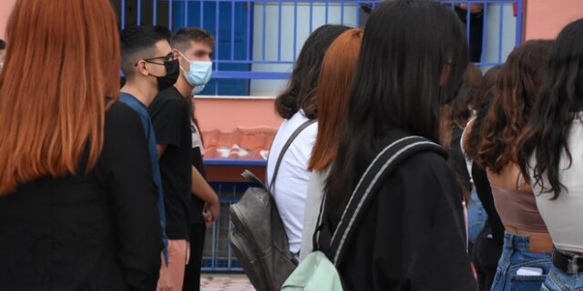 Κεραμέως: Στοιχεία για την πορεία εμβολιασμών σε μαθητές, φοιτητές και εκπαιδευτικούς